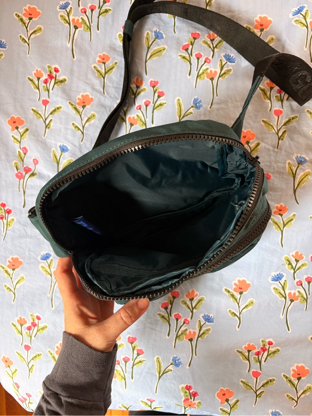 BAGGU Dark Green Crossbody Sling Bag - Picture 3 of 3